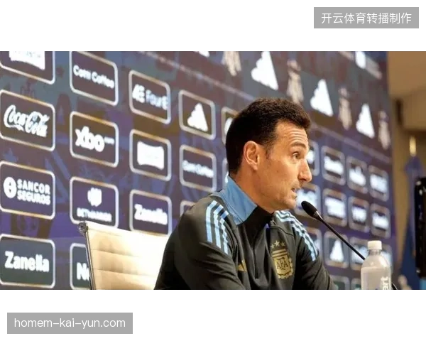 斯卡洛尼在发布会上确认梅西伤情好转，计划以保护性策略帮助其在世界杯首战前找回状态
